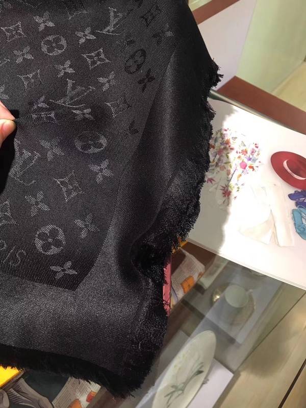 Louis Vuitton Scarf LVC00601